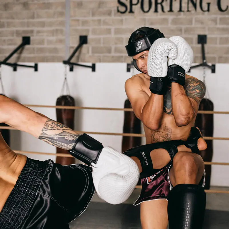 Guantes De Muay Thai Cuero Outshock 500 Blanco/plateado - Imagen 5